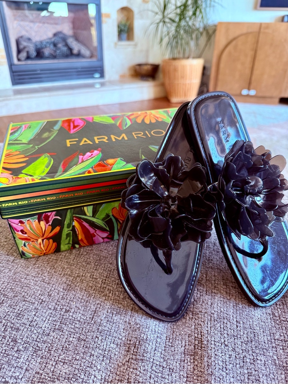FARM Rio Black Jelly Flower Sandal Size 6/7 NIB - Picture 4 of 5